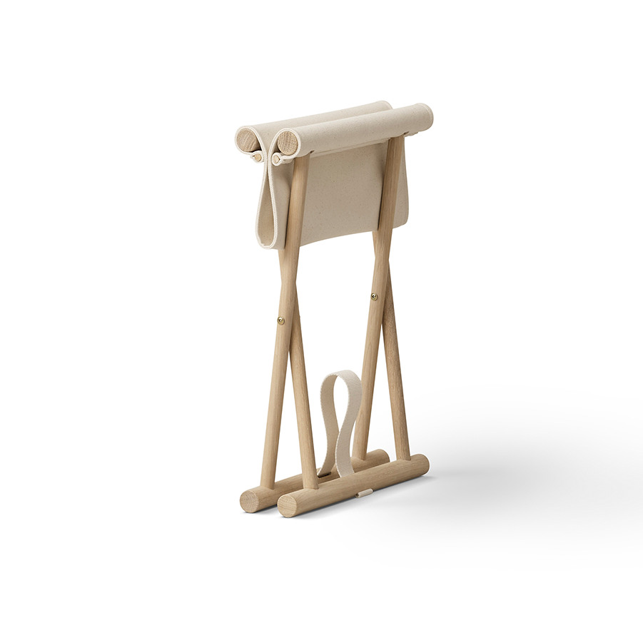 FOLDER KIDS CAMP STOOL ON WHITE BACKGROUNDS
