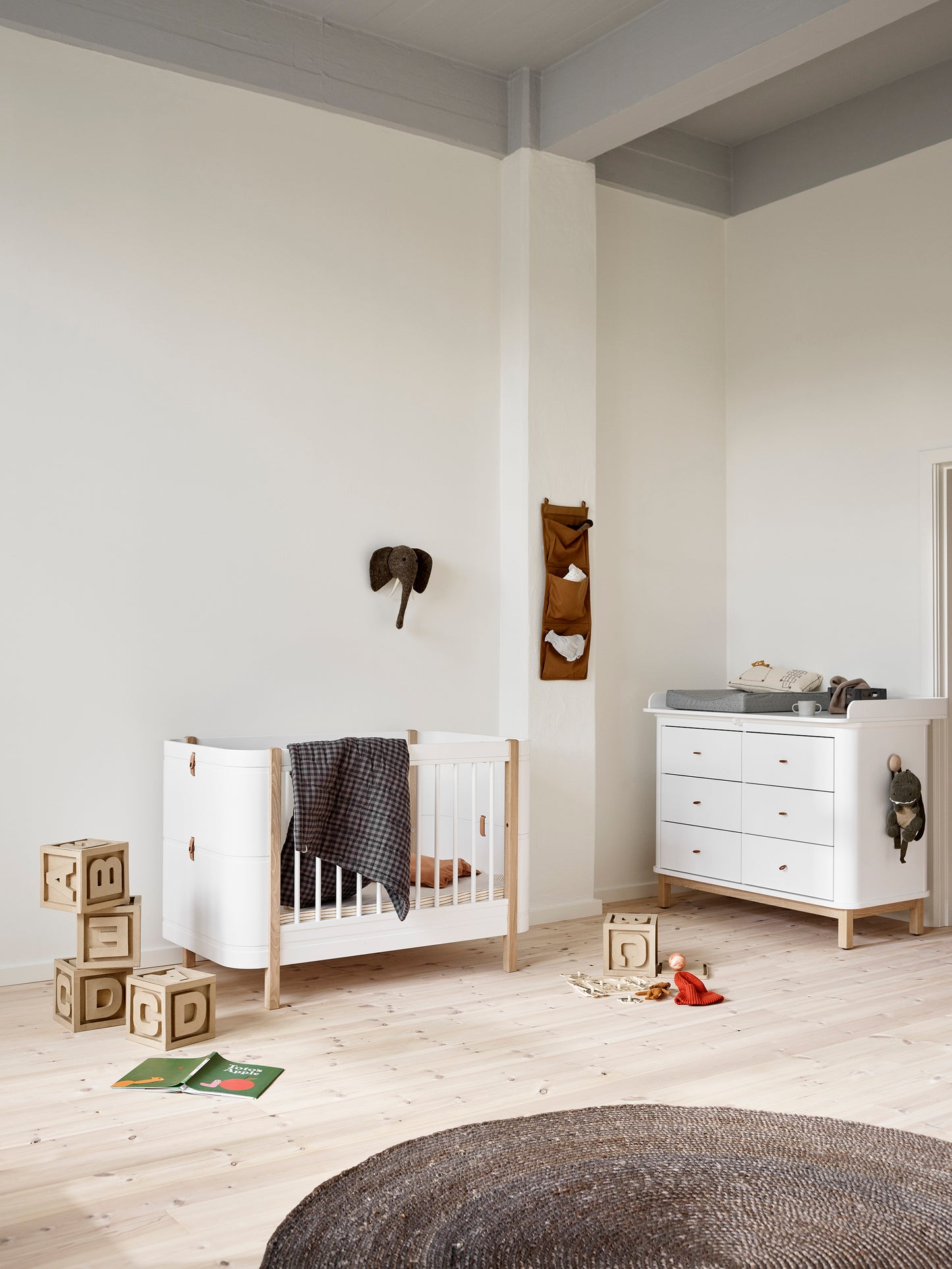 Oliver Furniture Wood Mini+ Cot Bed Excl Junior Kit - White & Oak