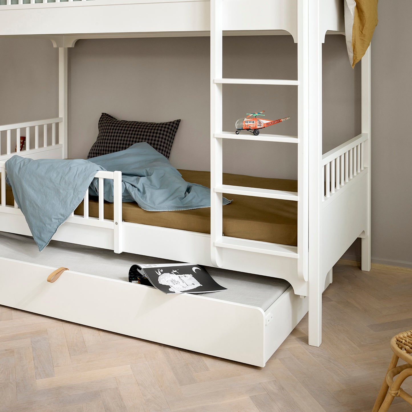 Oliver Furniture Seaside Classic Bunk Bed with Vertical Ladder