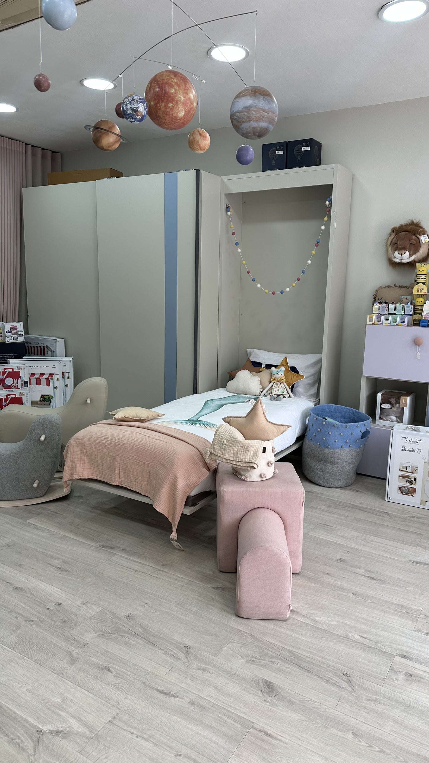 Twiddy - Drop Down Bed- Vertical Wall bed