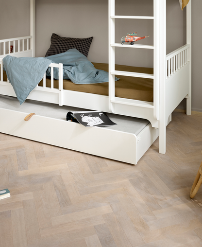 Oliver Furniture Seaside Classic Bunk Bed with Slanted Ladder
