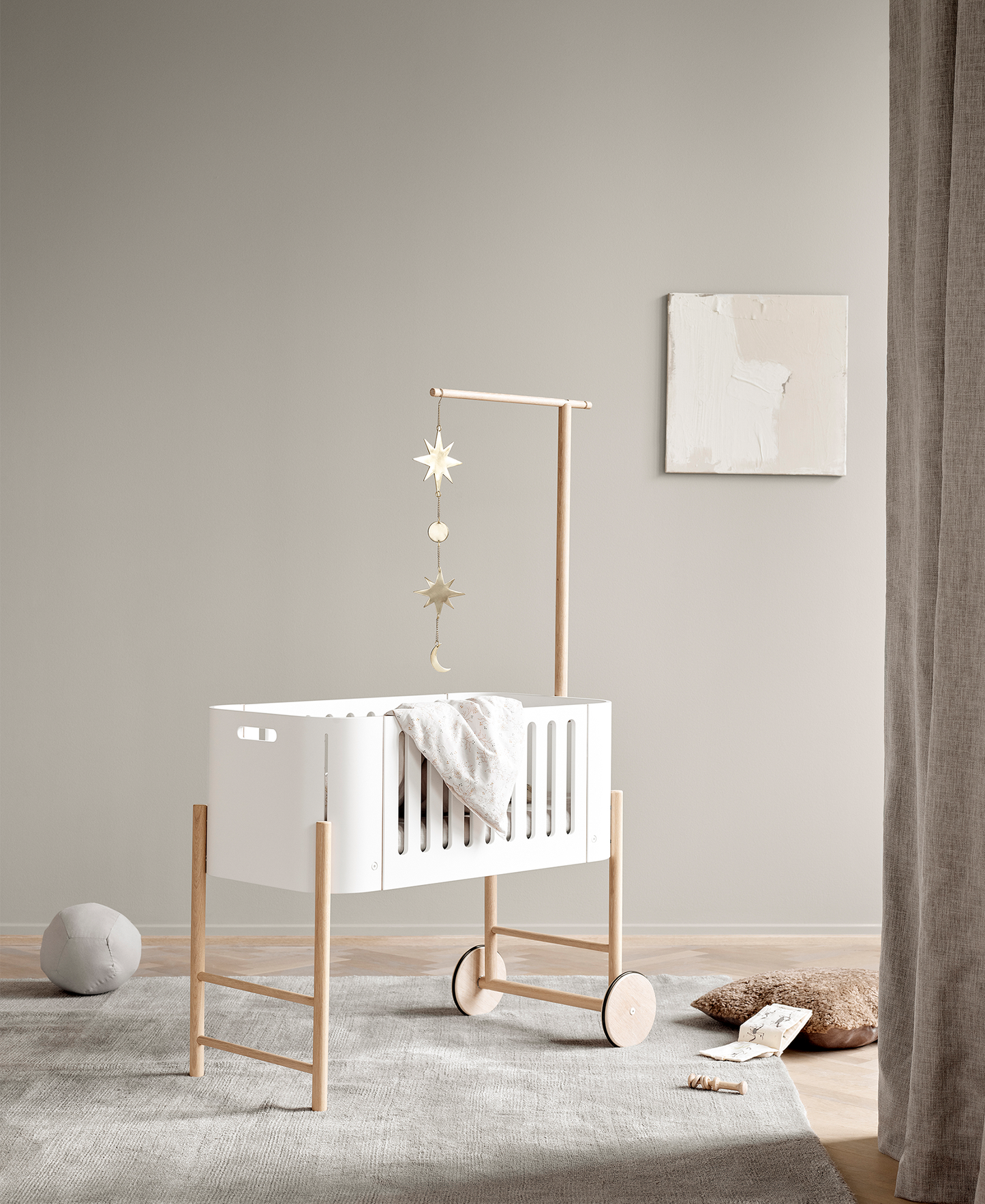 Oliver Furniture Holder for Wood Co-Sleeper Bed Canopy and Mobile - Oak