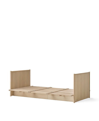 Camp Novel Convertible Cot & Bed (60×120 to 120×200 cm) - Oak