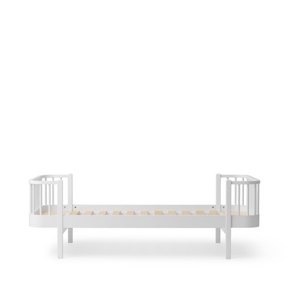 White BEDb with wooden slats on a white background
