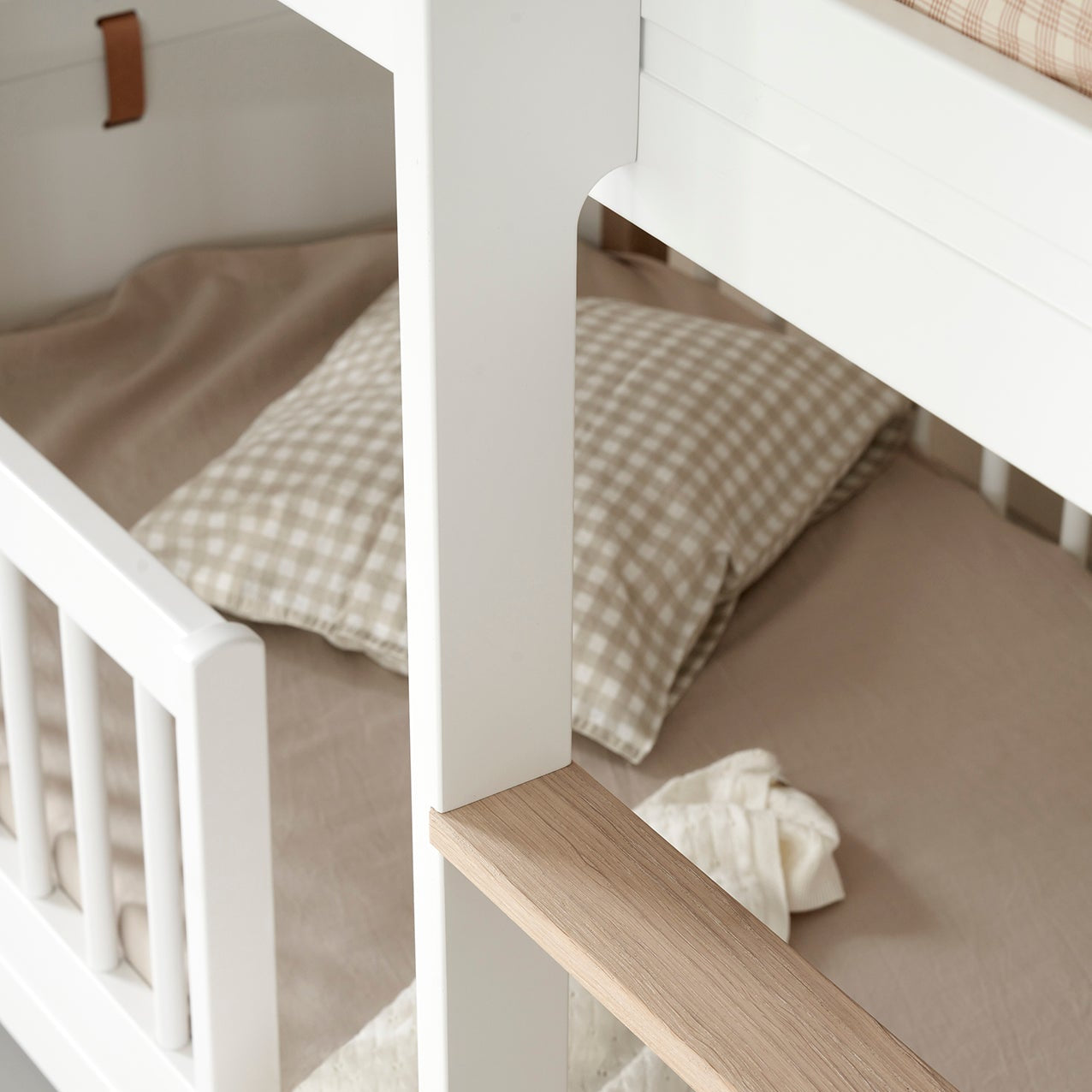 Oliver Furniture Wood Mini + Low Bunk Bed in White & Oak