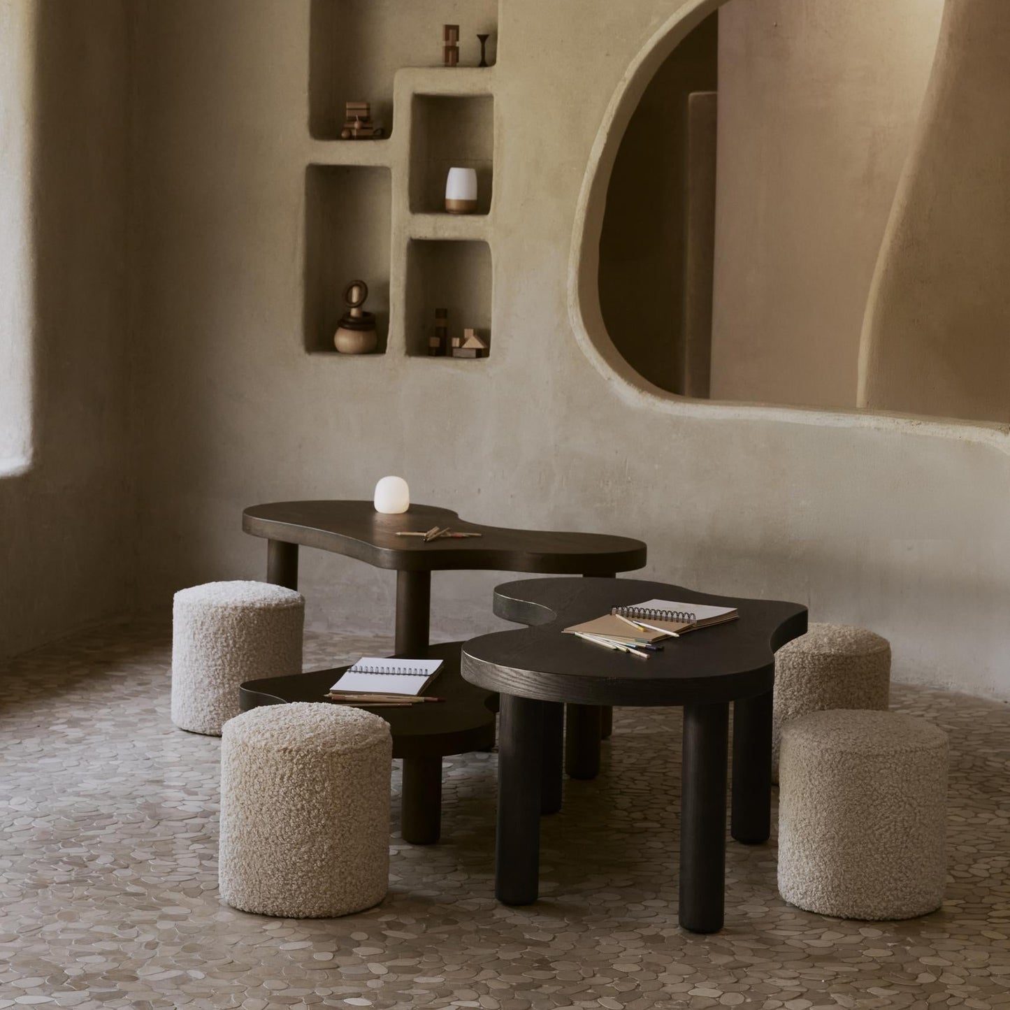 Made from solid wood and ash veneer, with a PU lacquer finish.