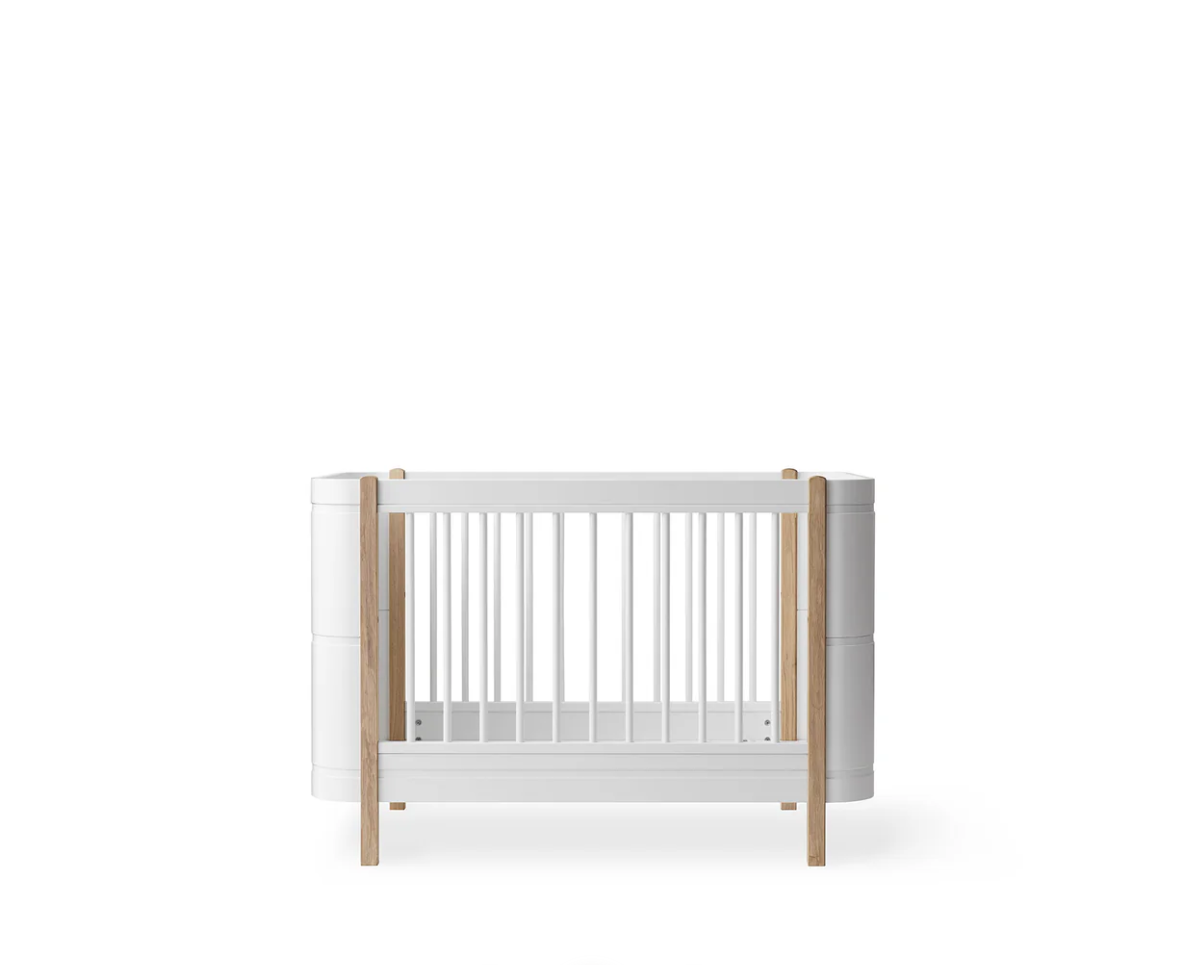 Oliver Wood Mini+ Cot Bed incl. Junior Kit in White/Oak