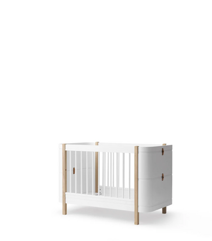 Oliver Wood Mini+ Cot Bed incl. Junior Kit in White/Oak