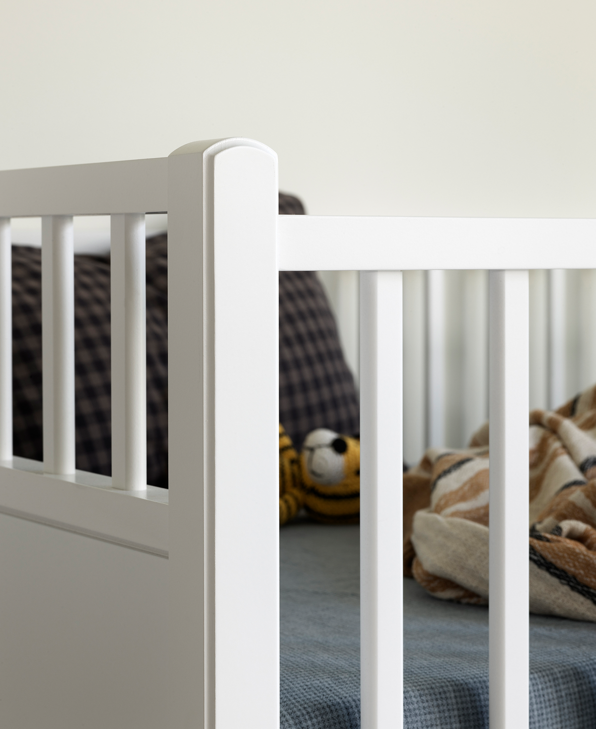 Oliver Furniture Seaside Classic Bunk Bed with Slant Ladder